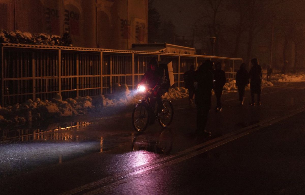 kyiv is trying to restore the flow of Ukrainians plunged into darkness
